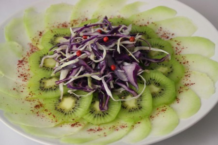 Carpaccio di cavolo rapa e kiwi